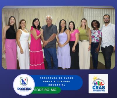 FORMATURA DOS ALUNOS DO CURSO DE CORTE E COSTURA INDUSTRIAL DE RODEIRO