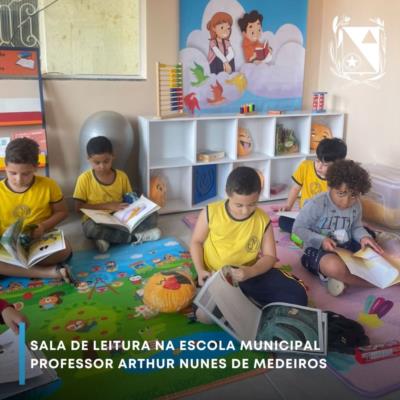 Sala de leitura na Escola Municipal Professor Arthur Nunes de Medeiros