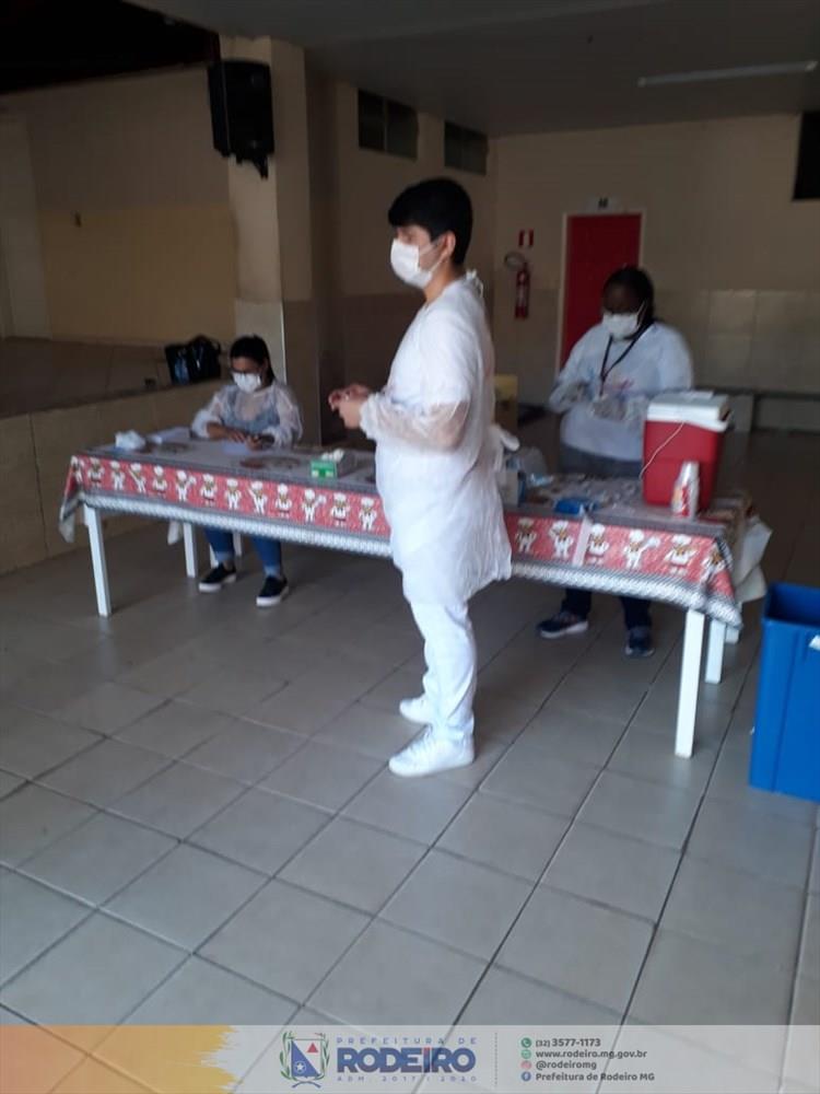 Equipes de saúde continuam realizando a vacinação contra a gripe