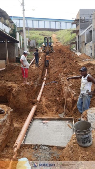 Continuam as obras na Deusedina Moreira Nogueira, no bairro Nova Cidade