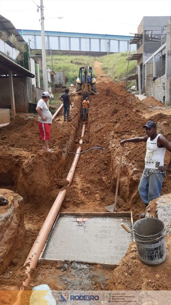 Continuam as obras na Deusedina Moreira Nogueira, no bairro Nova Cidade