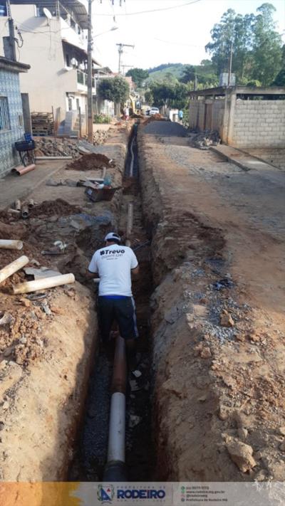 Prefeitura realiza troca de tubulação na Rua Amália de Mendonça Teixeira