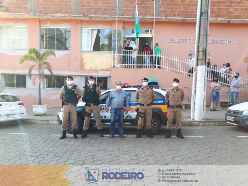 Município de Rodeiro recebe nova viatura para a Polícia Militar