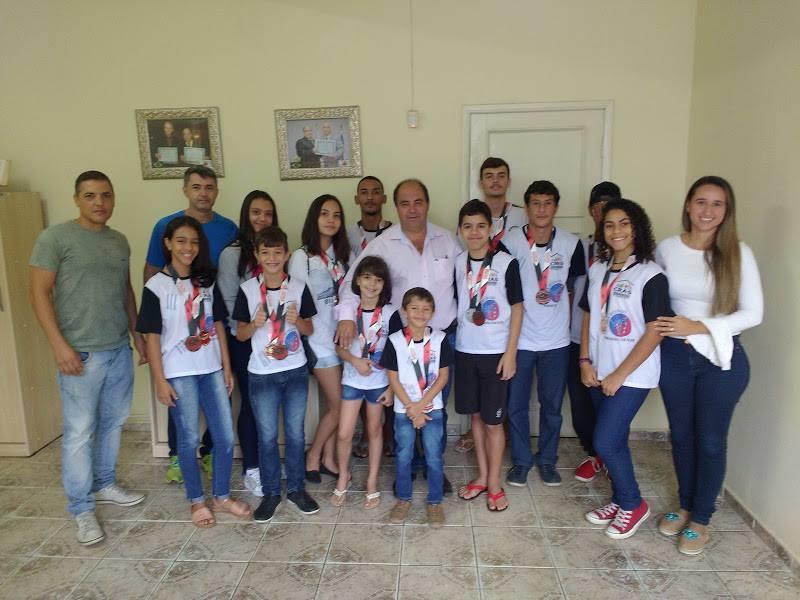 Prefeito recebe campeões de taekwondo no gabinete