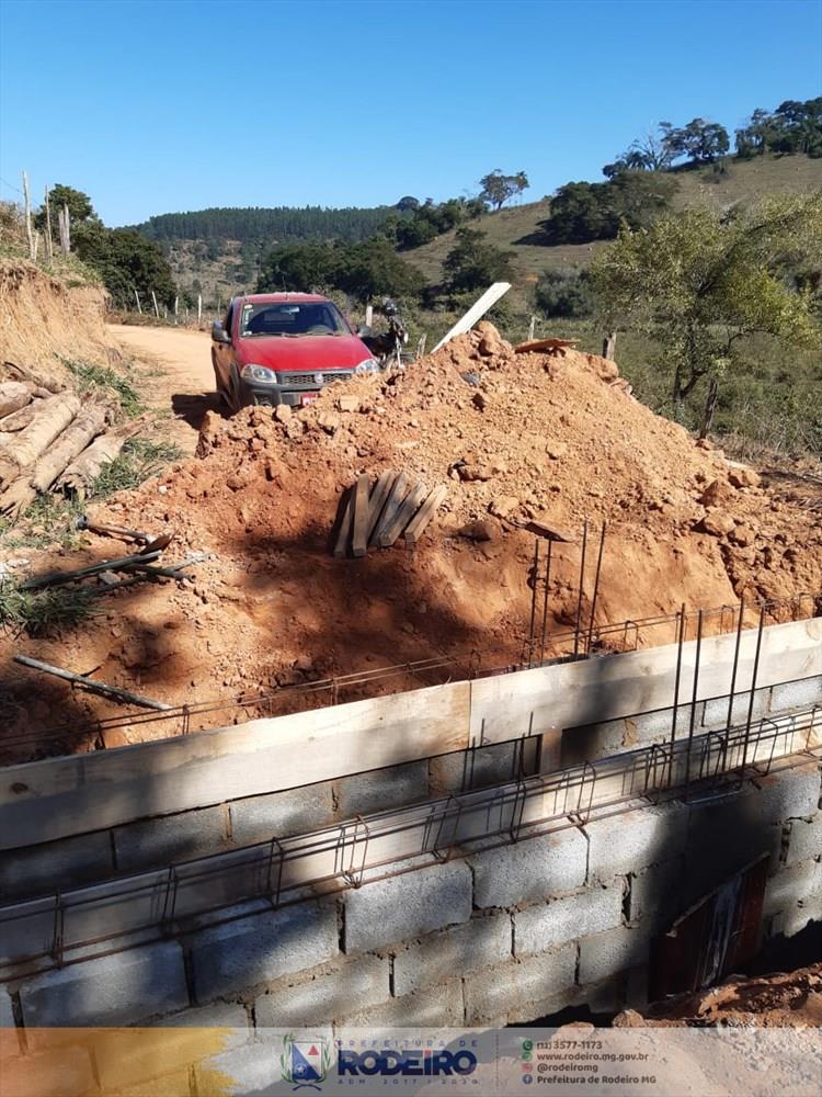 Prefeitura investe na construção de ponte seca na Comunidade da Moradinha