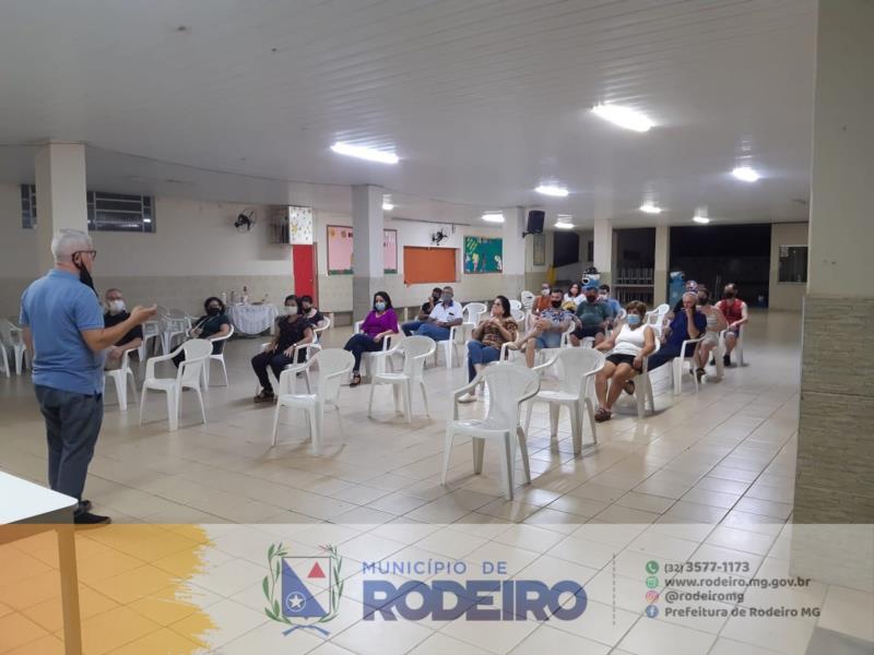 Palestra sobre a  implementação de uma Associação Empresarial e Comercial em Rodeiro