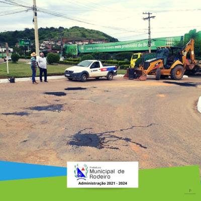 Manutenção no trevo de acesso a cidade