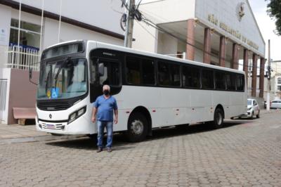 ENTREGA DE DOIS ÔNIBUS PARA  SECRETARIA MUNICIPAL DE EDUCAÇÃO
