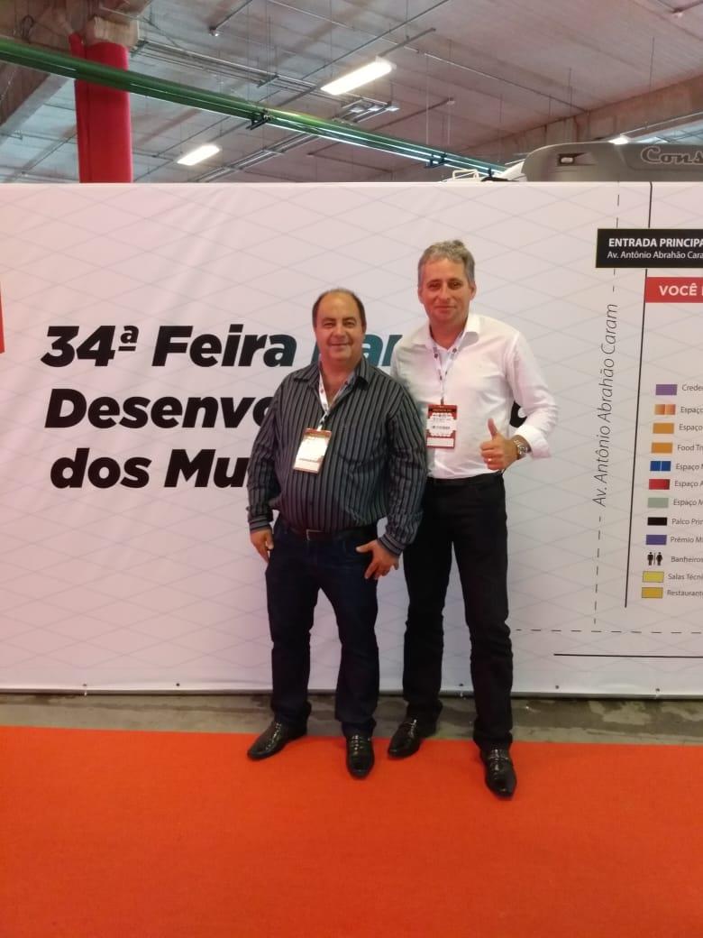 Prefeito e vice participaram de feira  para o desenvolvimento dos municípios